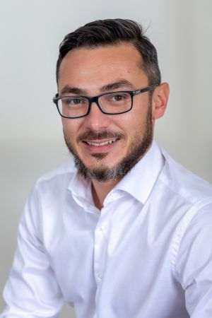 Cosmin Dinu, managerul departamentului de proprietăţi industriale