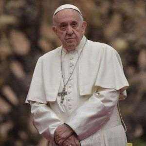Papa Francisc consideră că celibatul pentru preoţi poate fi reconsiderat