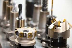 România se află printre ţările cu cele mai importante scăderi anuale ale producţiei industriale în UE