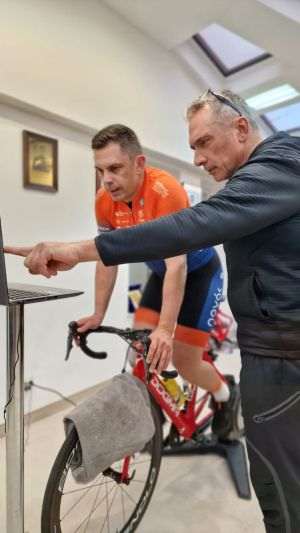 Sindicatul Naţional Sport şi Tineret: "Ministrul Sportului se antrenează la birou, unde şi-a instalat un sistem complet"