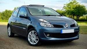 Renault invită băncile să facă oferte pentru listarea diviziei sale de vehicule electrice