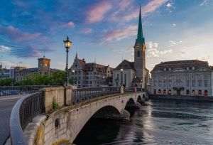 Guvernul elveţian a aprobat planuri de legalizare a vânzării şi consumului de canabis în Zurich 
