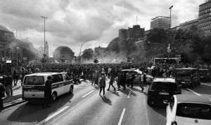 Franţa: 457 de arestări şi 441 de poliţişti şi jandarmi răniţi ieri, în urma manifestaţiilor
