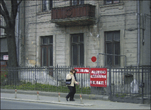 Clădirile cu grad ridicat de risc seismic vor avea, din nou, buline roşii