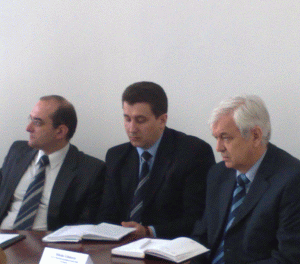 Domnul Mihailo Gainiceru, Şef al Misiunii economico-comerciale a Ucrainei (stânga) şi ES.Markiyan Kulyk, Ambasadorul Ucrainei în România (dreapta).