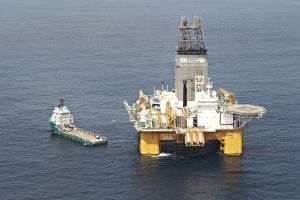Sondaj: Preţul petrolului american va fi, în medie, 85 de dolari barilul în următoarele 12 luni
