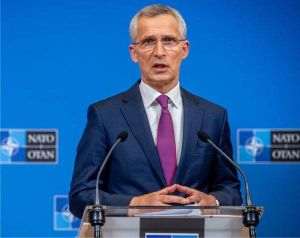 Jens Stoltenberg: "Salut planul de pace al preşedintelui Zelenski, dar nu sunt semne că Putin se pregăteşte pentru pace"