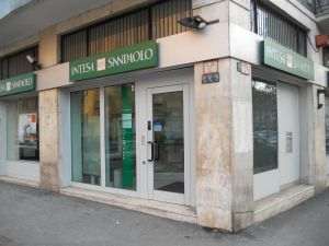 Intesa Sanpaolo şi-a înjumătăţit expunerea brută la Rusia la 2,5 miliarde de euro
