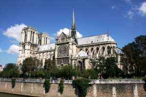 Schneider Electric contribuie la restaurarea Catedralei Notre-Dame din Paris