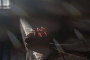 Raport: Libertatea religioasă, la fel de ameninţată şi în 2022