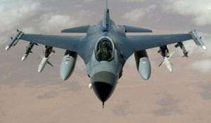 Rusia declară că transferul de avioane F-16 în Ucraina ridică întrebări cu privire la implicarea NATO