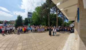 Profesorii din Buzău au organizat al treilea protest în stradă