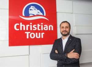 Cristian Pandel: "Au crescut preţurile de vacanţă şi oamenii au şi mai puţin disponibil, având în vedere costurile cu utilităţile. Observăm că achiziţia de vacanţe se face mult mai atent, este bazată pe plus-valoare. De aceea, noi ne axăm pe calitate, oferind mult mai mult pentru puţin mai puţin".