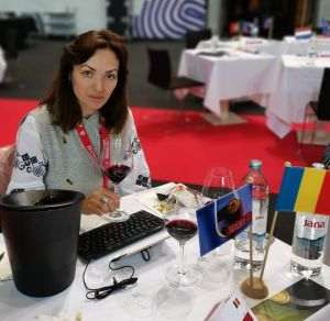 Otilia Chiriţă, inginer enolog: "Cel mai sincer vin este vinul sec, pentru că zaharurile pot ascunde anumite defecte şi dezechilibre"