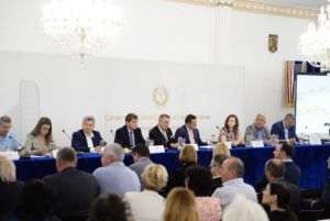Dezbatere despre facilitarea comerţului extracomunitar. (Sursa foto: www.ccir.ro)