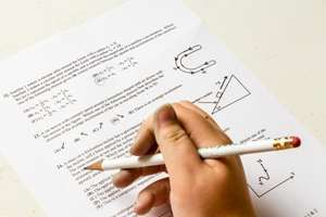  Deca: "Înscrierile pentru bacalaureat şi evaluarea naţională se vor prelungi"