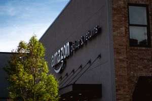 TradeVille: Amazon Com Inc - de la cloud la publicitate