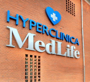 MedLife îşi desfăşoară activitatea într-unul dintre cele mai mari spitale private din ţară, Life Memorial Hospital, în 4 hiperclinici din Bucureşti şi din ţară, 5 laboratoare de analiză, centre medicale la Cluj-Napoca, Arad, Braşov, Ploieşti şi Năvodari