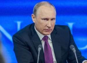 Putin promulgă o lege care permite menţinerea în detenţie timp de 30 de zile a celor care încalcă legea marţială