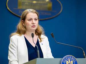 Ministerul Educaţiei: Costul transportului va fi redus cu 90%, pe toată durata anului calendaristic, pentru studenţii cu vârsta până în 30 de ani