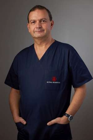 Dr. Cristian Niţescu, medic primar chirurgie plastică şi doctor în ştiinţe medicale.