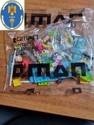 Seturi jucării în valoare de aproximativ 72.000 lei confiscate de inspectorii vamali 