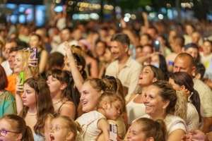 Mamaia plină de viaţă, sfârşit de săptămână cu peste 25.000 de turişti în staţiune