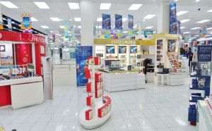 Estee Lauder a realizat vânzări şi profit anual sub estimări