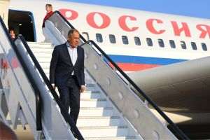 Din matrioşkă a ieşit Lavrov, deşi ceilalţi lideri BRICS îl aşteptau pe Putin. Preşedintele rus absentează motivat, de teama mandatului internaţional de arestare. (Sursa foto: facebook / BRICSza)