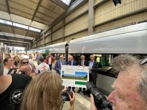 Alstom şi Verkehrsverbund Mittelsachsen prezintă un nou tren electric alimentat cu baterii în Germania 