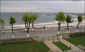 Direcţia Apelor Dobrogea - Litoral vrea să închirieze în această lună 25 de porţiuni de plajă turistică