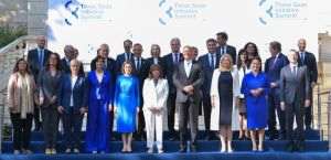 Reprezentanţi din toate cele 12 state participante la Iniţiativa celor Trei Mări, partenerii strategici ai I3M, o serie de invitaţi speciali, precum şi membri ai unor organizaţii internaţionale importante au fost prezenţi la summitul de la Cotroceni.