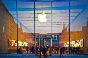 TradeVille: Apple - investitorii dezamăgiţi de preţurile iPhone 15