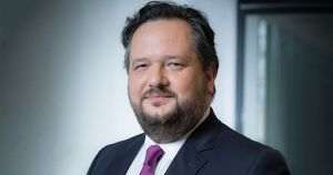  Noul director general de la Societe Generale a promis azi că va tăia costurile