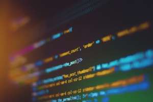 Studiu EY: Consumatorii continuă să cheltuiască pentru produse şi servicii digitale pentru casă, în ciuda crizei costului vieţii