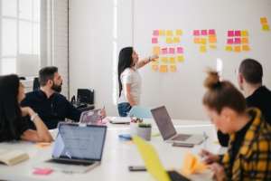 Ministerul Educaţiei a pus în consultare un proiect privind acordarea burselor şi a altor forme de sprijin pentru studenţi