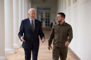 Zelenski a fost primit de Biden la Casa Albă