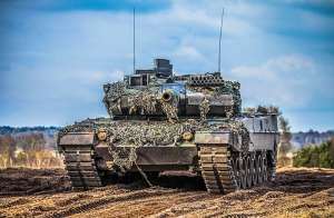 Ucraina primeşte primul lot de tancuri recondiţionate din Polonia