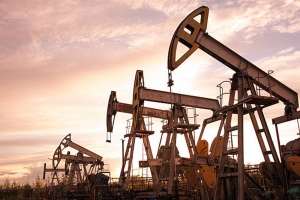 Preţurile petrolului au scăzut luni cu aproximativ 2%