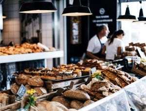 Volumul cifrei de afaceri din comerţ a crescut cu 2,4%
