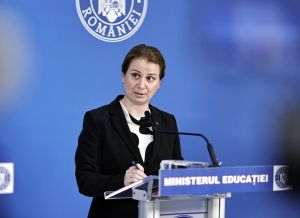 Ministrul Educatiei.Ligia Deca (sursa foto:facebook)