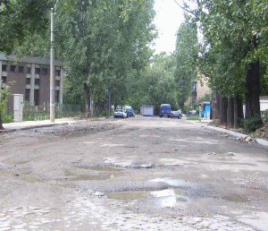 Peste 47% din drumurile modernizate din România au durata de serviciu depăşită 