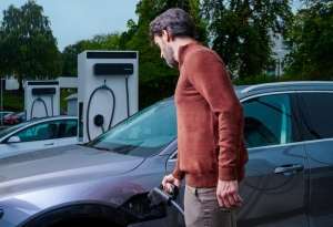 EVconnect a instalat 20 de staţii de încărcare rapidă în benzinării