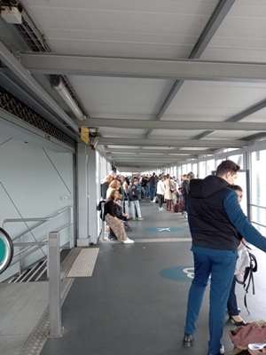  Noi alerte cu bombă în aeroporturile din Strasbourg. Pasagerii au fost evacuaţi.