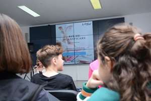 Programul "Gustă cu Atenţie. Bucură-te de Moment" transformă obiceiurile alimentare ale tinerilor