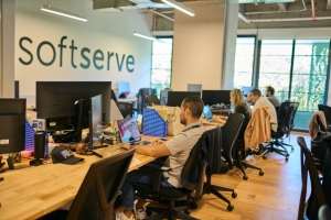 Studiu SoftServe: Inteligenţa artificială generativă poate creşte productivitatea echipelor de dezvoltare cu 45%
