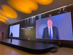 Ben Hodges a spus: "Vom fi aici pentru vreme îndelungată. SUA a aprobat o strategie privind Marea Neagră şi ne bazăm pe România pentru implementarea ei, deoarece Turcia nu are încredere în noi deşi suntem parteneri în NATO, iar în Georgia persistă teama unei instabilităţi politice susţinută de Federaţia Rusă. Strategia privind zona Mării Negre include investiţii mari economice, nu doar desfăşurarea unor capabilităţi militare". (Sursa foto: facebook / ABSL Romania)