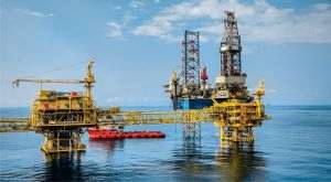 Fitch: Un preţ foarte ridicat al petrolului ar afecta creşterea economică în 2024