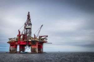 Reuters: Preţurile petrolului au crescut cu peste 2,5%