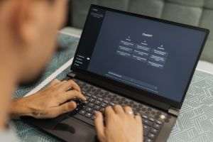 Amazon va investi 4 miliarde dolari în firma de inteligenţă artificială Anthropic